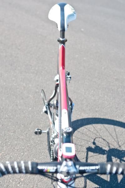 The team carries the black, white and red theme throughout the entirety of bike, even on the custom-colored Cateye Strada Wireless computer.