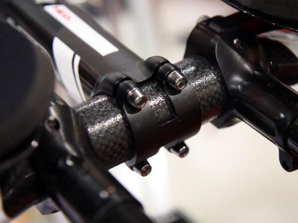A four-bolt faceplate is included for a solid purchase on carbon bars.