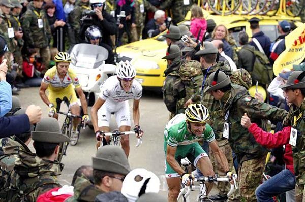 Piepoli, Schleck, Simoni ride up the Monte Zoncolan.