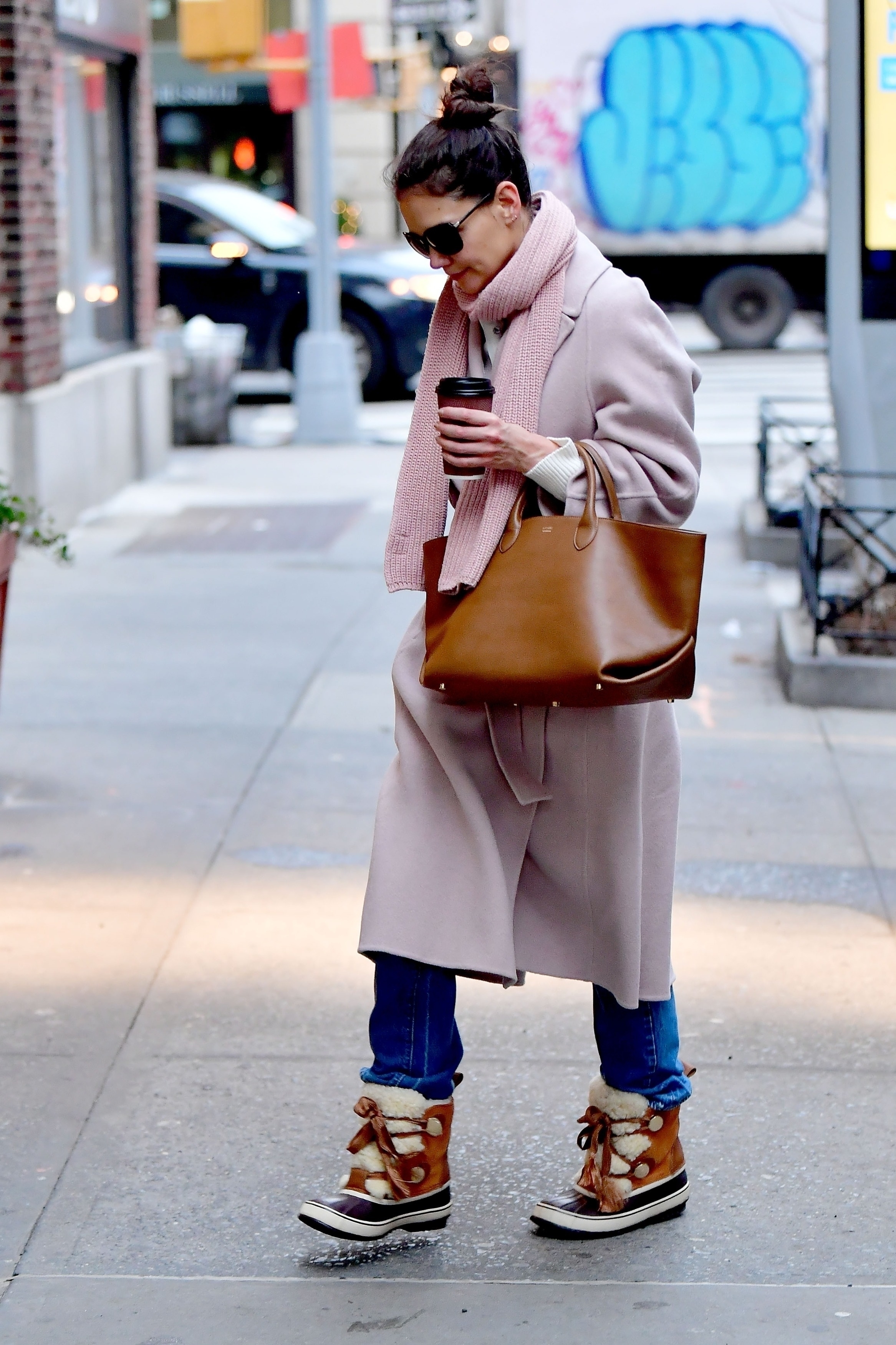 Katie Holmes wears Sorel boots (04/12/2019)