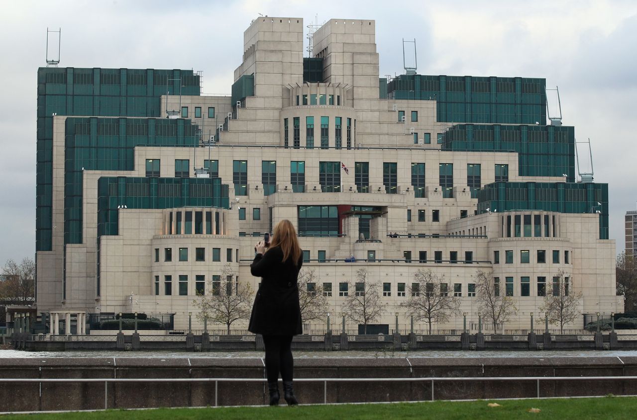 British officials say they&amp;#039;ve had to pull MI6 and other covert agents after Russia and China cracked Edward Snowden&amp;#039;s files