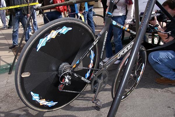 &hellip;as well as a fully flat disc for riders that prefer a stiffer feel.