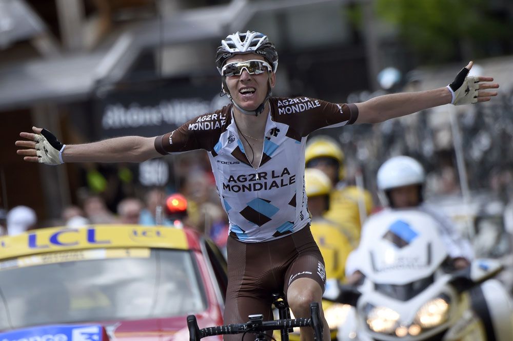 Romain Bardet celebrates his win