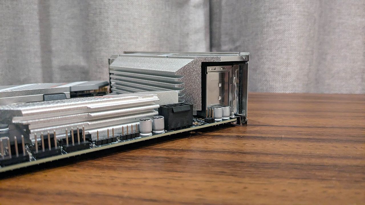 MSI MPG B760I Edge WiFi VRM heatsink