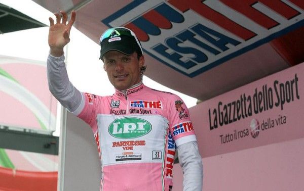 Danili Di Luca (LPR Brakes - Farnese Vini) in the race leader's maglia rosa.