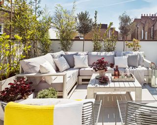 Roof terrace with l-shaped seating and deck