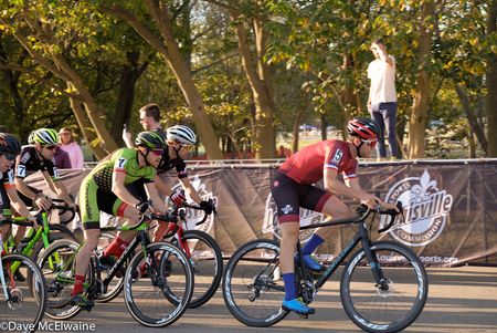 Tobin Ortenblad (Santa Cruz) leading the race during lap one