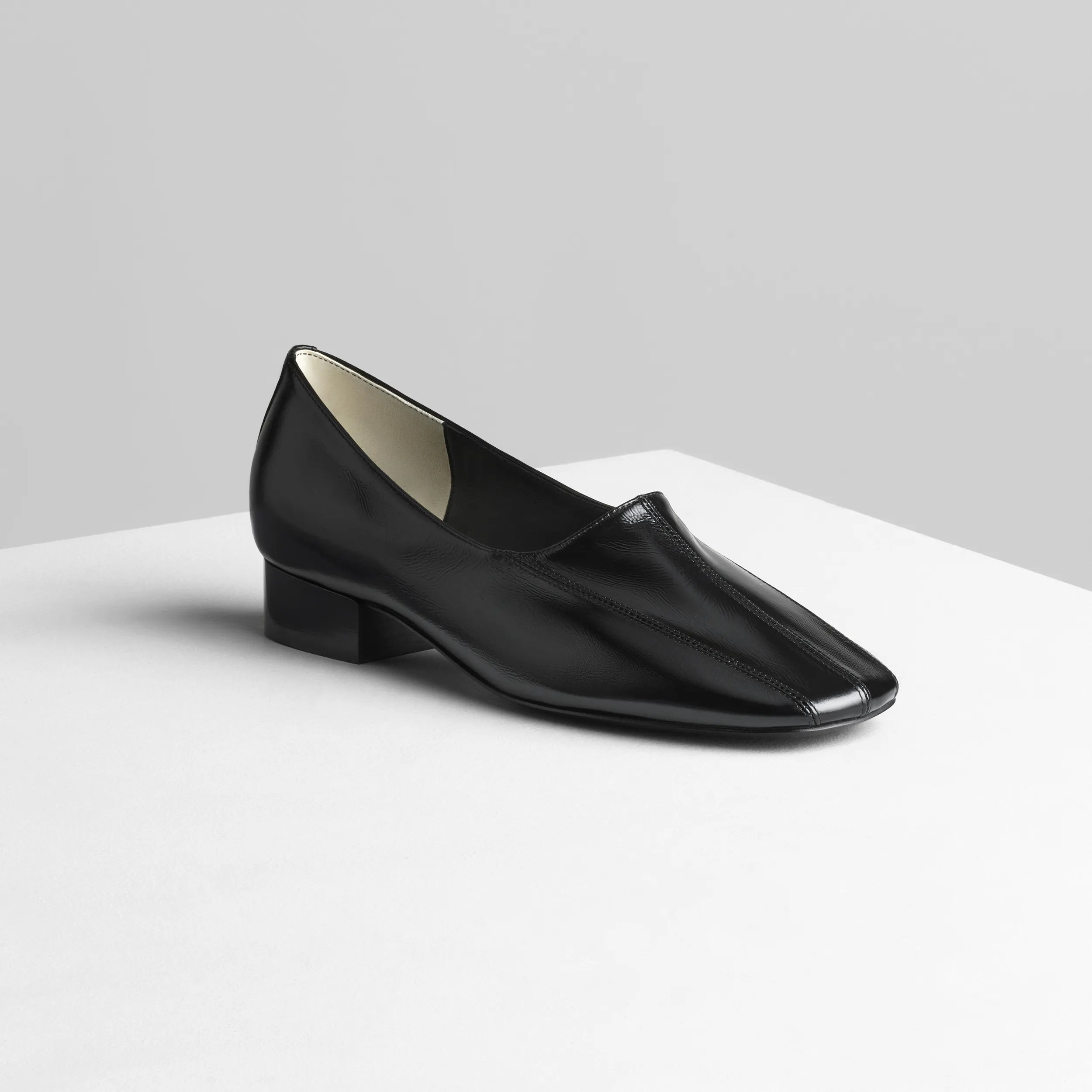 Club Slipper | Black Shiny Leather