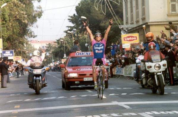 Maurizio Fondriest wins alone in 1993