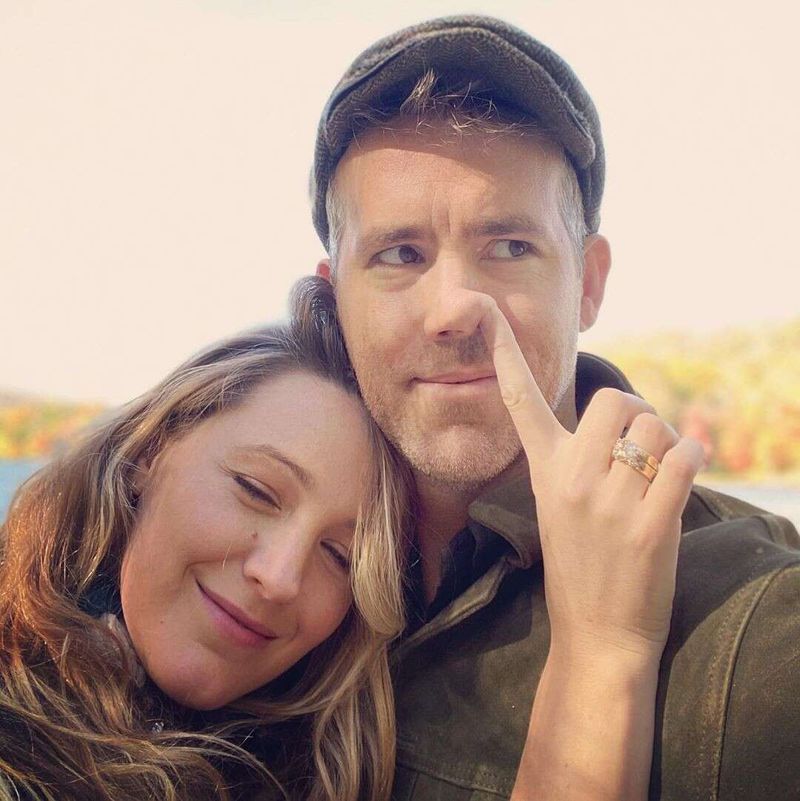 blake lively picking ryan reynolds nose