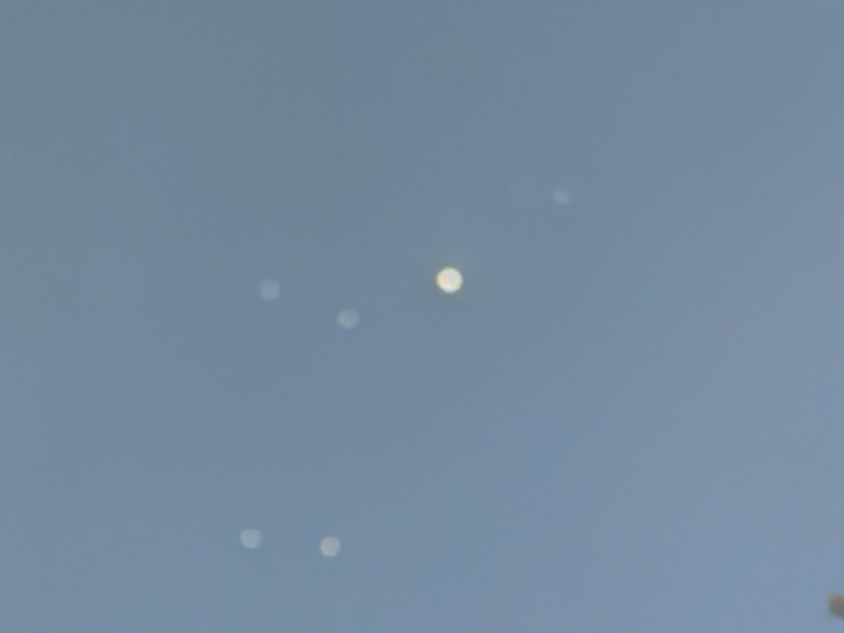 Apple iPhone 17 Pro astrophotography Saturn.