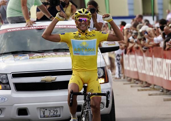 Alberto Contador (Astana) wins the Amstel Cura&ccedil;ao Race.