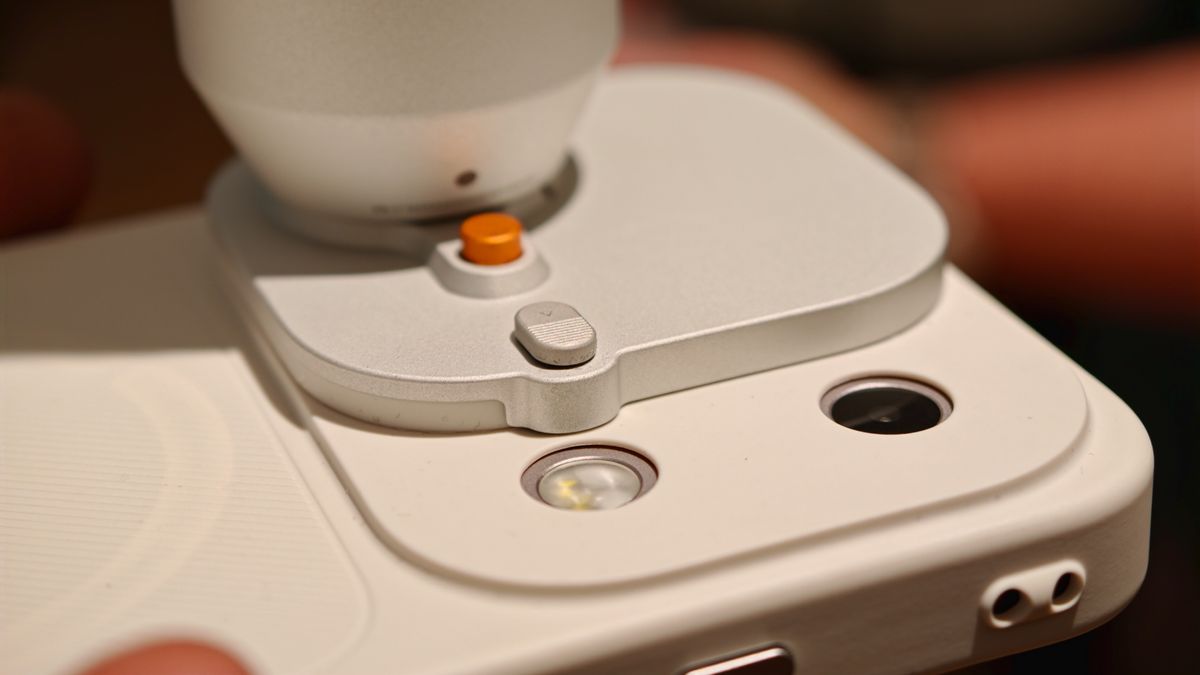 Oppo Find X10 Pro Max in Lunar White with Teleconverter Kit