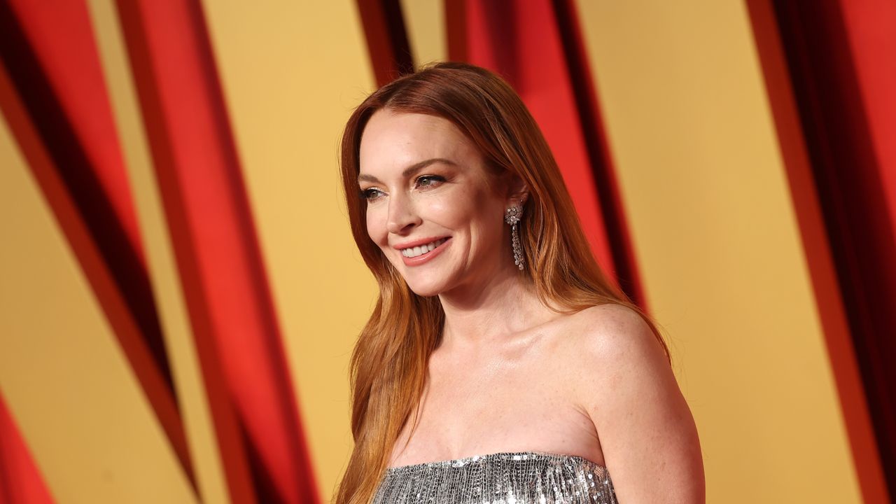  Lindsay Lohan attends the 2024 Vanity Fair Oscar Party Hosted By Radhika Jones at Wallis Annenberg Center for the Performing Arts on March 10, 2024 