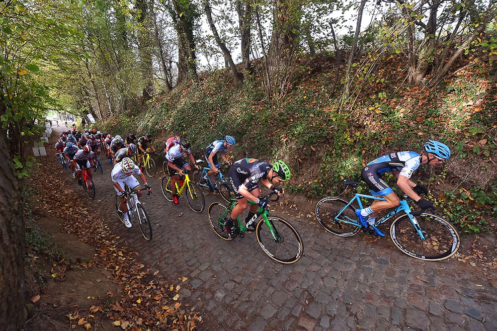 The elite men climb the Koppenberg at Koppenbergcross