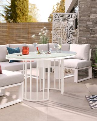 garden table idea: outdoor bar