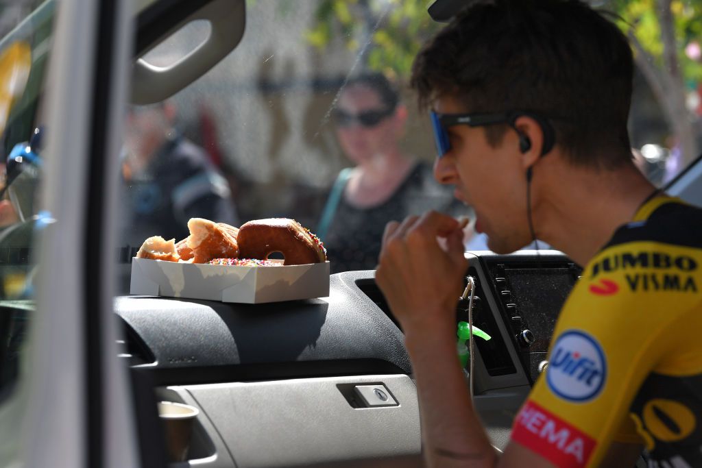 George Bennett grabs a bite before the stage