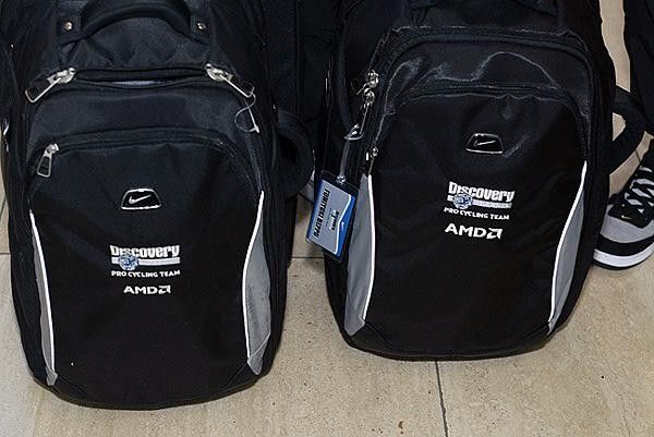 Nike is back outfitting the team with clothing and some stylish luggage to carry those clothes.