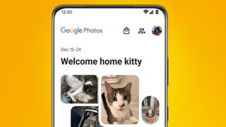 Un teléfono Android sobre fondo naranja mostrando la nueva función Google Photos Memories