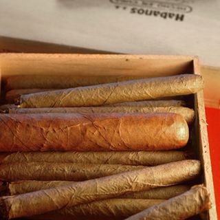 cuban-cigar-100420-02