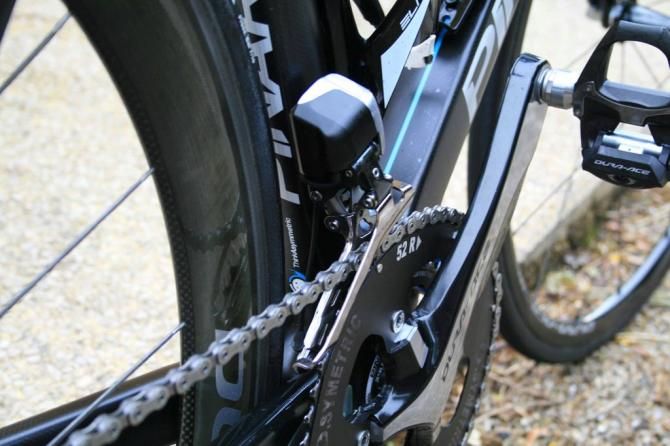 Electronic Shimano Di2 Dura-Ace conducts the chain over the Osymetric chain rings