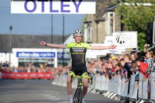 Chris Lawless wins youth race, Otley crit 2011