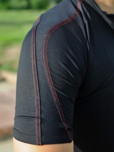 The asymmetrical sleeves are appropriately snug without being restrictive and include cooling mesh panels.