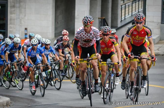 5-hour Energy p/b Kenda team sets the pace at the front of the field