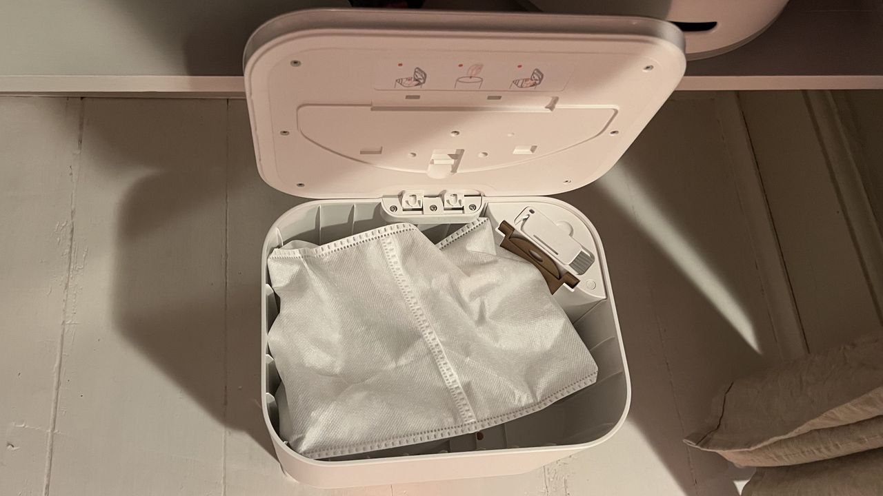 image of the dust bin bag inside the auto empty station