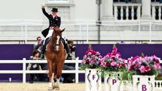 Mistral-Hojris-London-2012-PA-14249912_3_420163082_751895422.jpg
