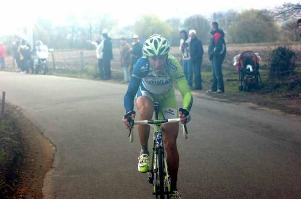 Vincenzo Nibali (Liquigas-Cannondale) on the road to Liege.