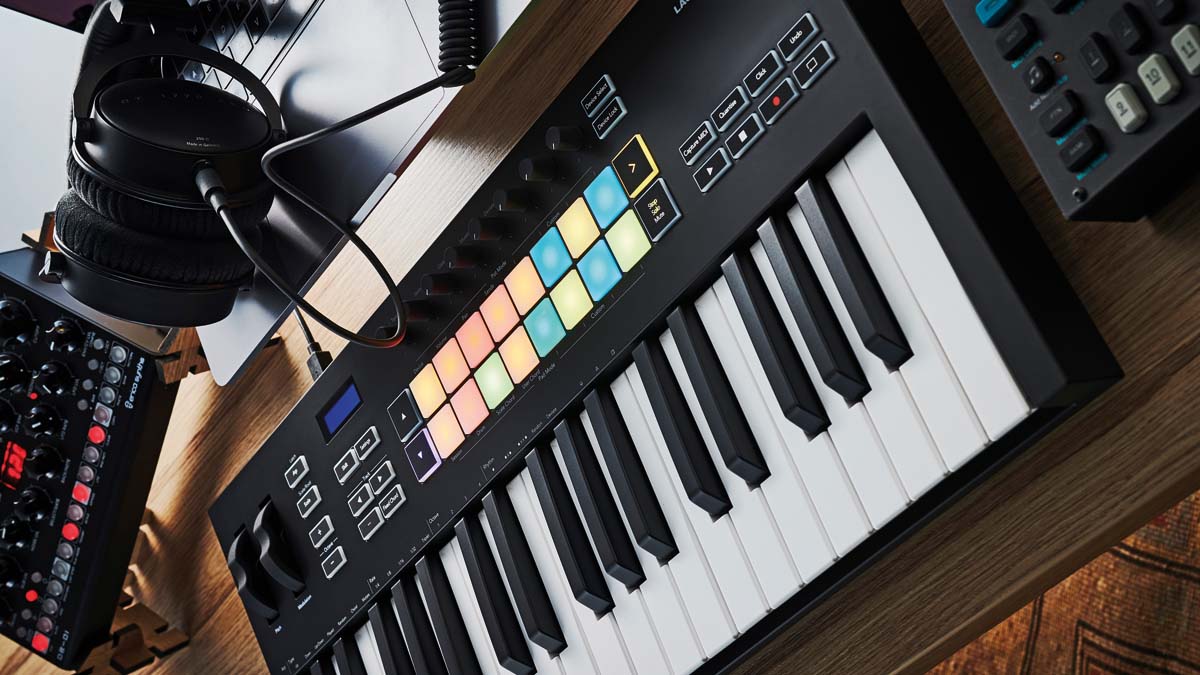 novation Launchkey37 MK3 MIDIキーボード - 器材