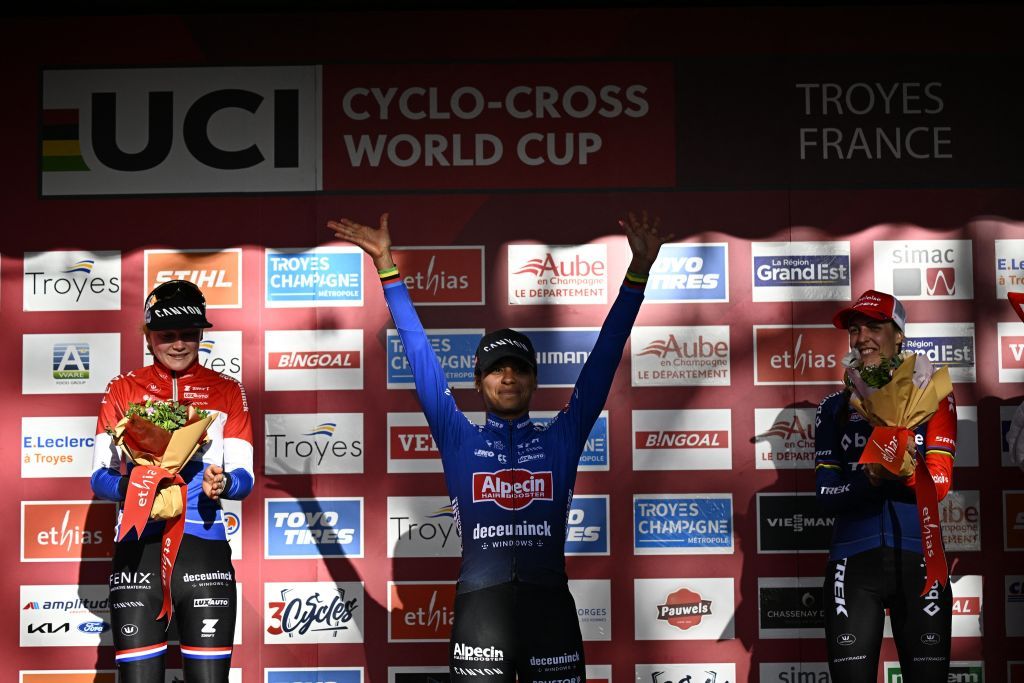 Ceylin del Carmen Alvarado takes centre stage on the Troyes World Cup podium