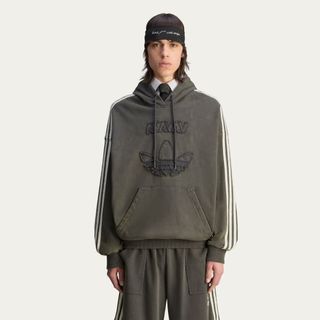 xmV5ZgwtEQWuc6F3YSxqbc-320-80 هناك تعاون جديد Adidas X Avavav