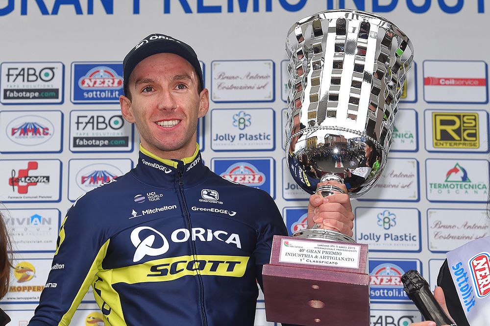 Adam Yates with the 2017 GP Industria &amp; Artigianato trophy