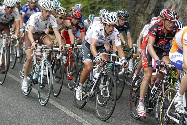 Richie Porte (Saxo Bank) climbs toward the finish on stage 8.