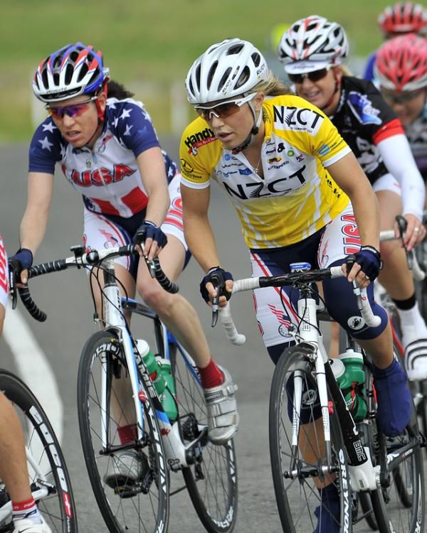 Tour leader Shelley Evans (USA National Team) looks comfortable in the peloton.