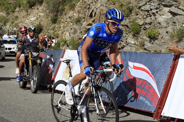 Alberto Contador digs deep to try and distance Leipheimer