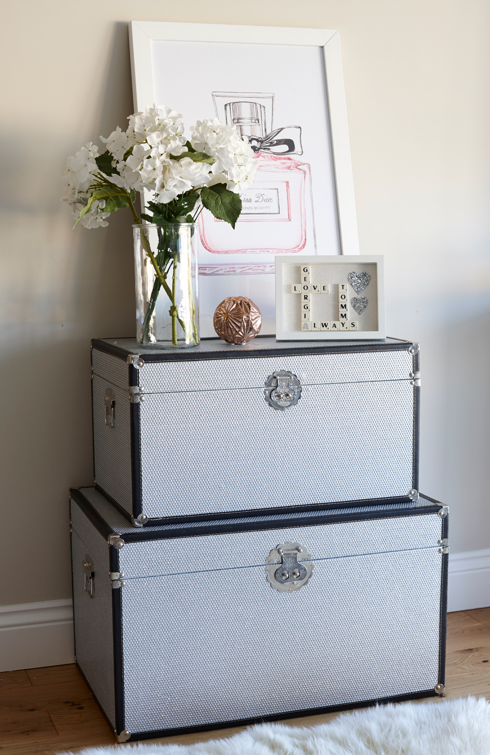 trunks with frame and flower vase