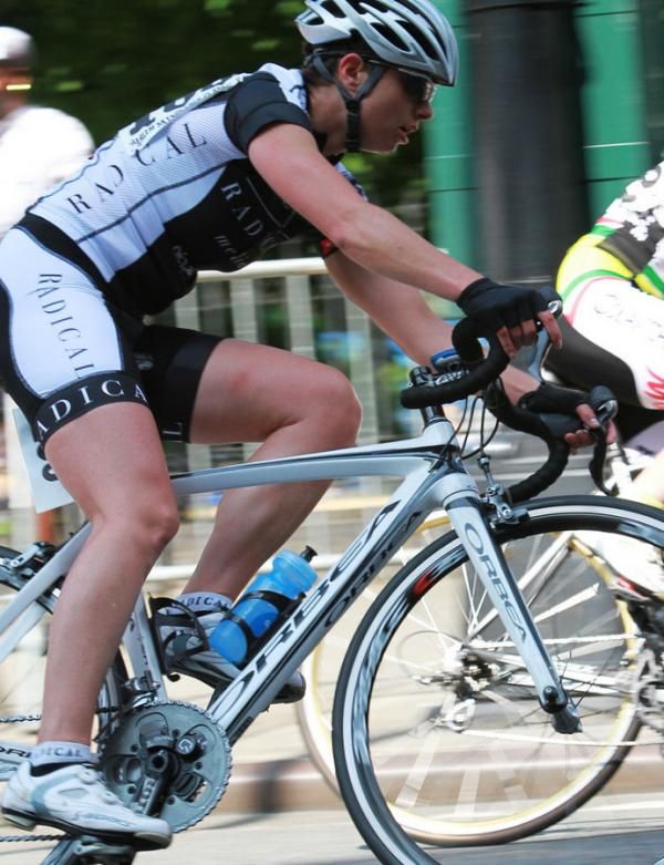 With one lap to go, Victoria Brumfield (CRCA/Radical Media) sets up