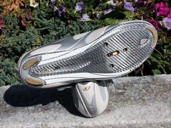 An aluminumized top sheet adds some visual pop to the Espada carbon composite outsole.