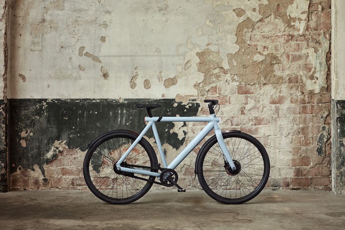 McLaren Applied Acquires VanMoof, Makes Re-Entry into Cycling Business