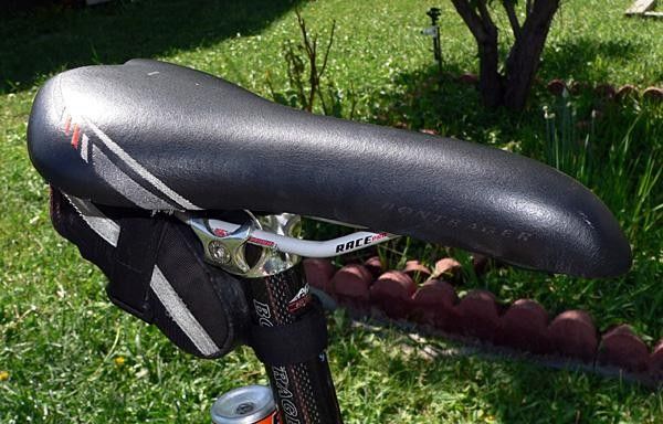 Ross prefers the Bontrager Race Pro TT saddle for its heavily-padded nose.