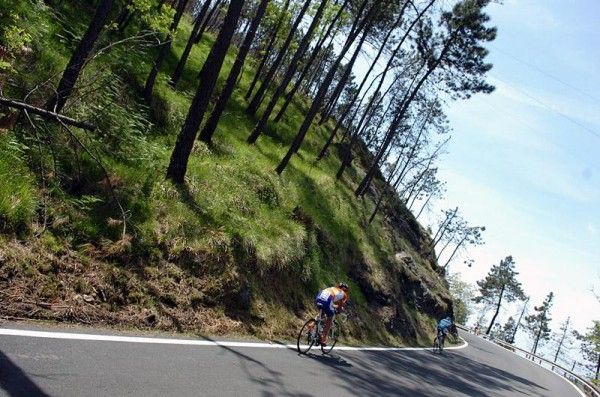 Riders en route to Riomaggiore during stage 12.