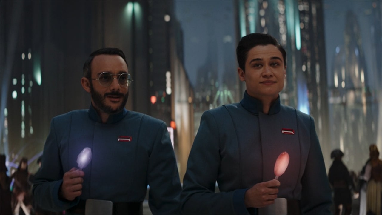Pershing and Kane at the Coruscant Faire in The Mandalorian Season 3 Episode 3.