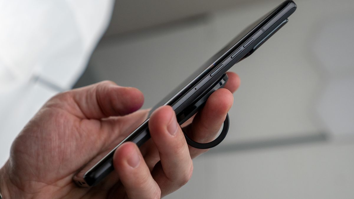 Using the Spigen O-Mag Ring phone webcam mount with a Motorola Edge Plus (2023)