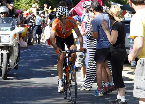 Samuel Sanchez was forced to react to the attack of Denis Menchov, who threatened third overall.