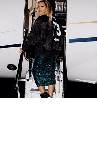 Beyonce Boards A Jet Straight Out Of The Brits 2014
