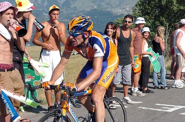 Denis Menchov (Rabobank) struggles