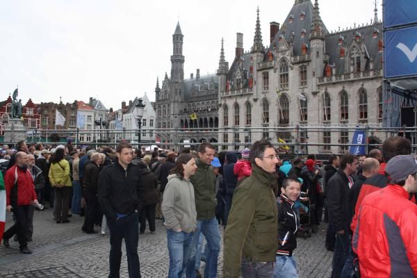 A carnival atmospher in Brugge's Markt as the riders sign on.